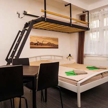 Flying Bed Apartment Close To Prague Castle And Airport Kamer foto