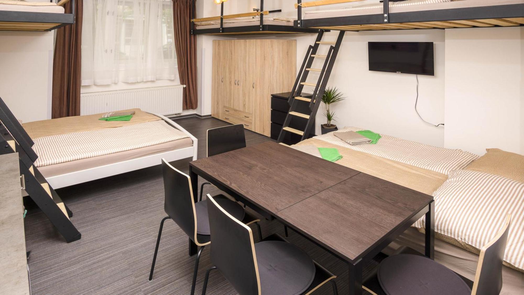 Flying Bed Apartment Close To Prague Castle And Airport Kamer foto