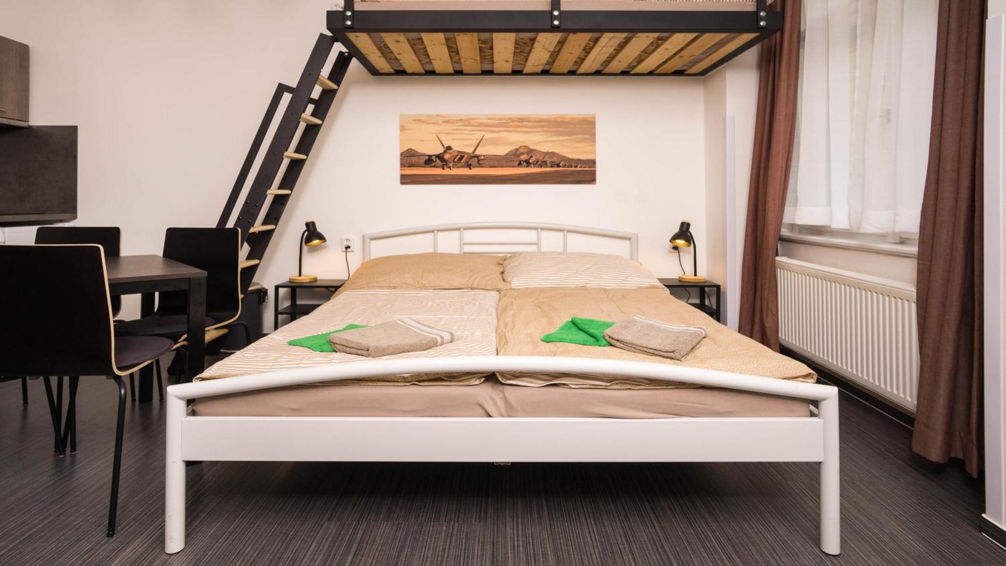 Flying Bed Apartment Close To Prague Castle And Airport Kamer foto
